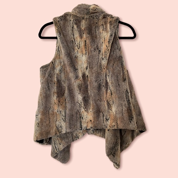 Faux Fur Vest in Brown by Blu Moon - Picture 9 of 12